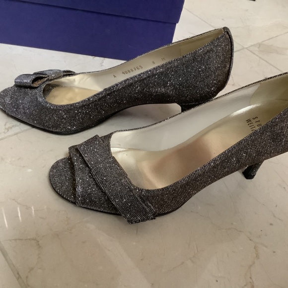 Stuart Weitzman Glitter Pumps Silver & Gold Shimmer Peep Toe Heels Size 8 - Picture 8 of 9